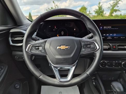 Used 2024 Chevrolet TrailBlazer LT w/ Convenience Package FWD image 19