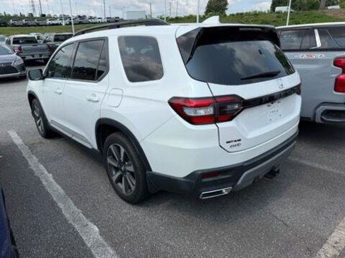 Used 2024 Honda Pilot Touring image 5