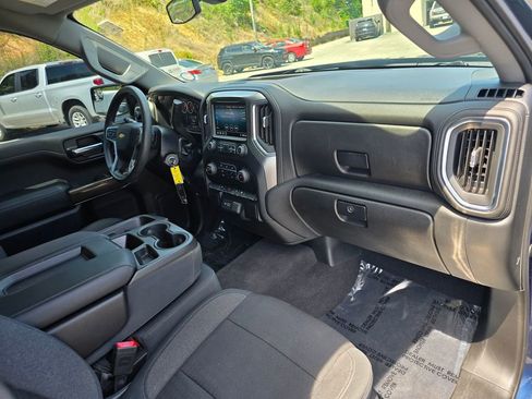 Used 2020 Chevrolet Silverado 1500 LT w/ LT Value Package AWD/4WD image 29