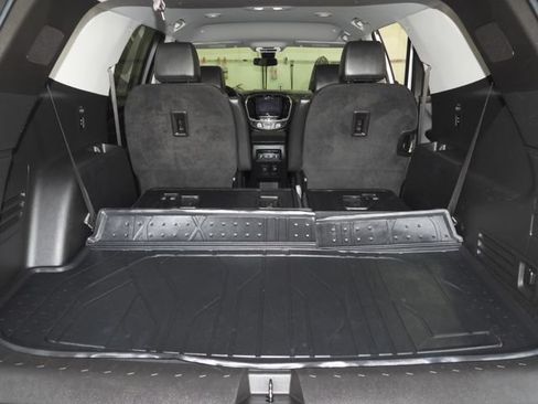 Used 2021 Chevrolet Traverse LT w/ LT Premium Package FWD image 38