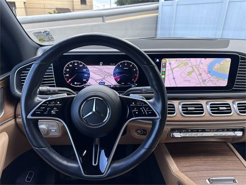 Used 2024 Mercedes-Benz GLS 450 4MATIC image 3