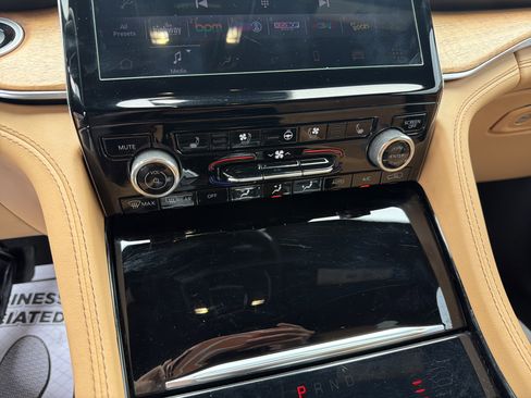 Used 2022 Jeep Grand Cherokee L Summit image 17