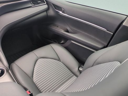 Used 2023 Toyota Camry SE image 12