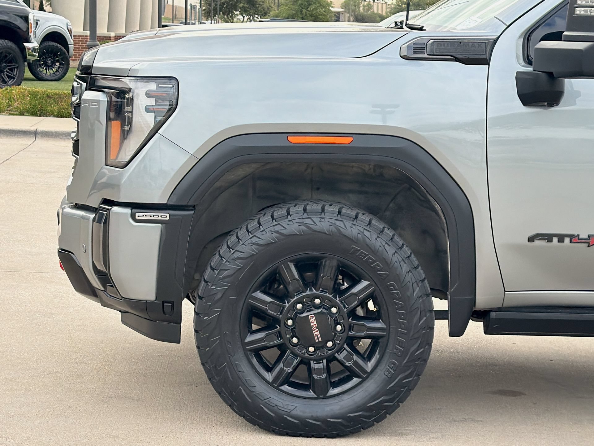 Used 2024 GMC Sierra 2500 AT4 w/ AT4 Premium Plus Package AWD/4WD image 10