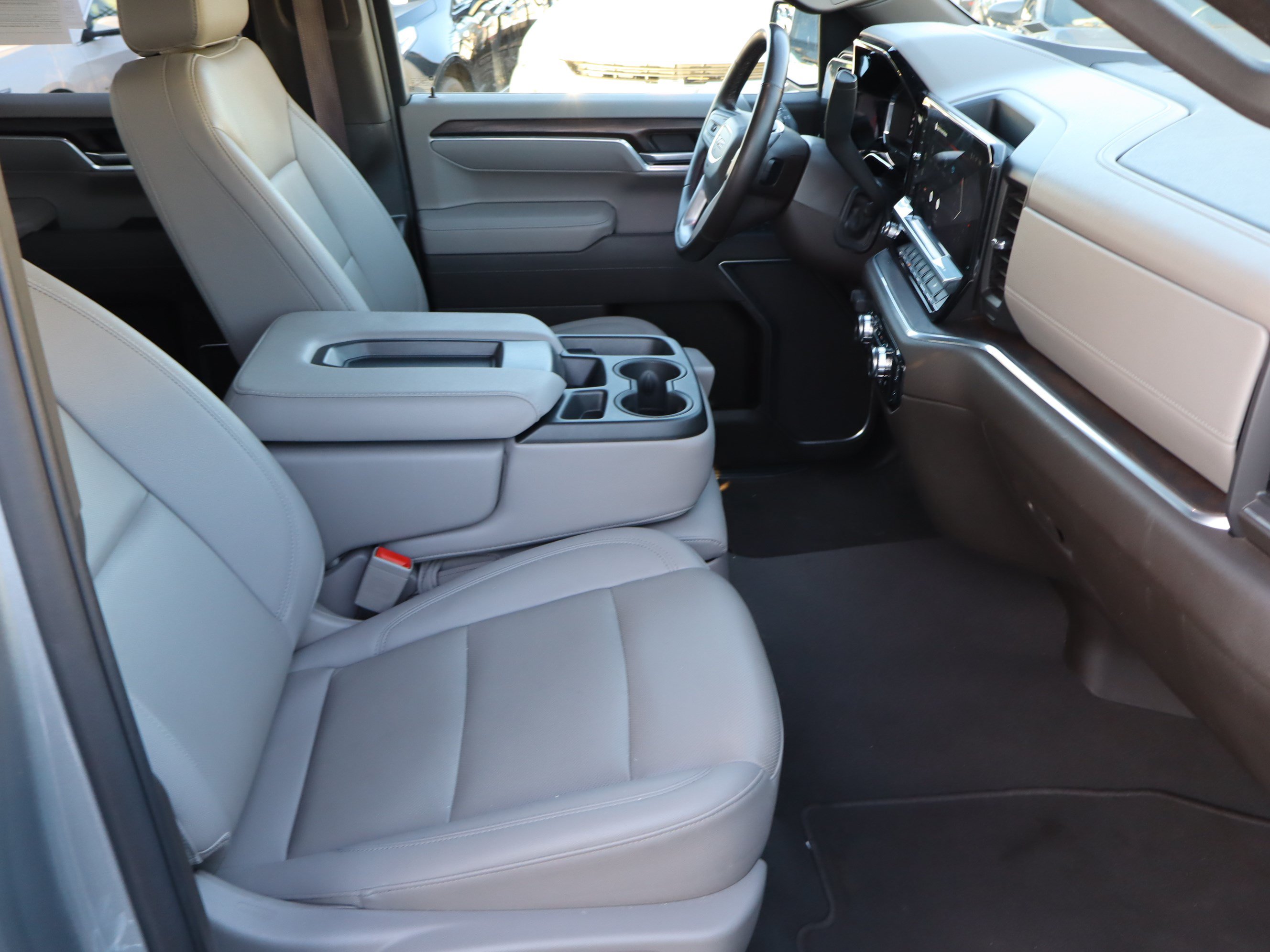 Used 2025 GMC Sierra 1500 SLT AWD/4WD image 34