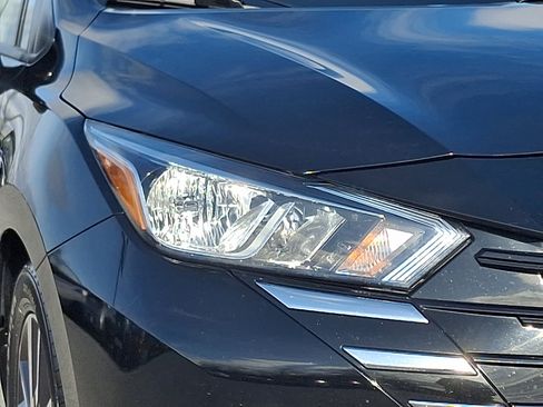 Used 2023 Nissan Versa SV image 9