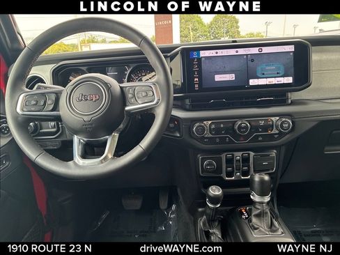 Used 2024 Jeep Wrangler Unlimited Sahara AWD/4WD image 22