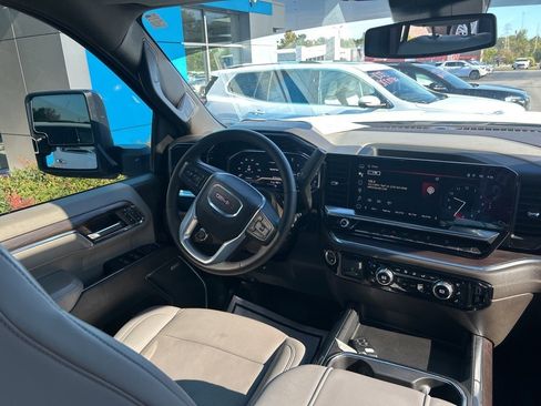 Used 2024 GMC Sierra 2500 SLT image 17
