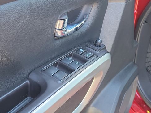 Used 2020 Nissan Titan SL w/ Moonroof Package image 21