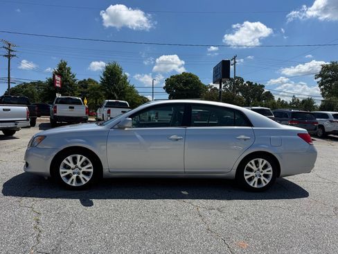 Used 2010 Toyota Avalon XLS FWD image 4