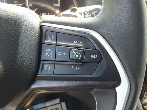 Certified 2023 Jeep Grand Cherokee Limited w/ Black Appearance Package AWD/4WD image 29