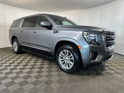 Used 2022 GMC Yukon XL SLT w/ SLT Premium Package image 2