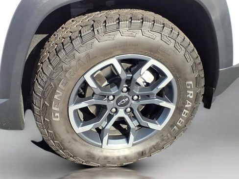 Used 2026 Chevrolet Equinox ACTIV w/ Convenience Package III image 9