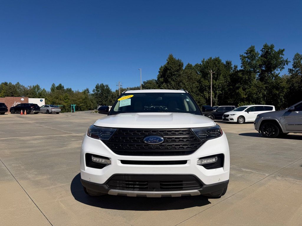 Used 2020 Ford Explorer Limited RWD image 2