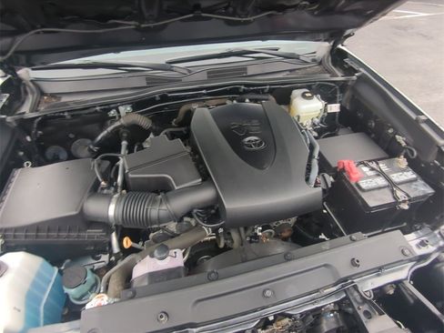 Used 2023 Toyota Tacoma TRD Off-Road image 32