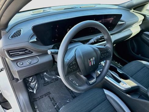 Used 2024 Buick Envista Preferred w/ Convenience II Package FWD image 25