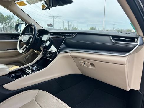 Used 2021 Jeep Grand Cherokee L Limited w/ Luxury Tech Group II image 10