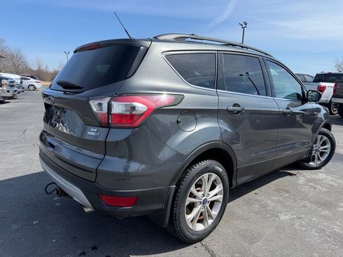 Used 2017 Ford Escape SE w/ Equipment Group 201A AWD/4WD image 5