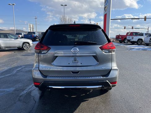 Used 2018 Nissan Rogue SV image 4