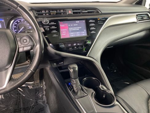 Used 2018 Toyota Camry SE w/ Moonroof Package FWD image 27