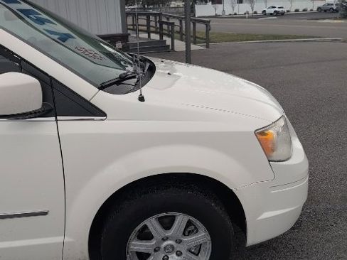 Used 2009 Chrysler Town & Country Touring image 13