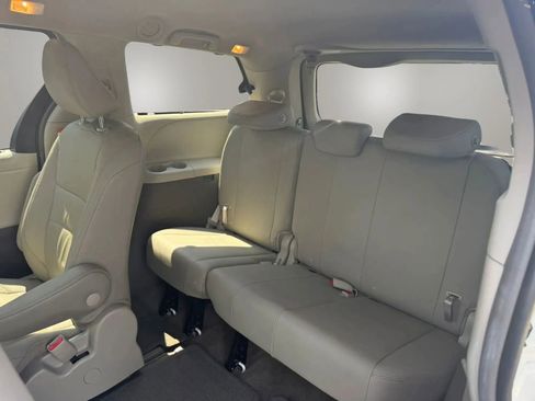 Used 2018 Toyota Sienna XLE w/ XLE Navigation Package AWD/4WD image 31