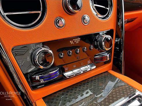 Certified 2021 Rolls-Royce Cullinan Black Badge image 28