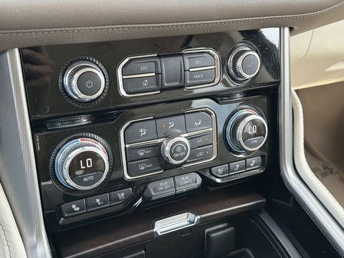Used 2022 GMC Yukon Denali RWD image 6