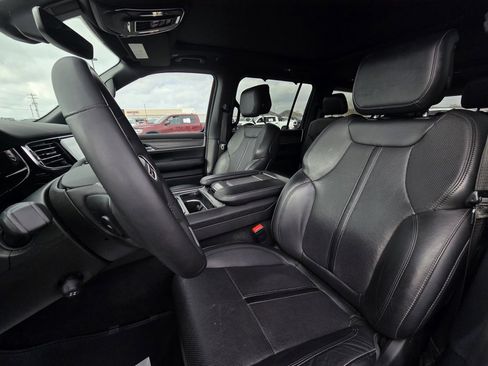 Used 2023 Jeep Wagoneer L Series III w/ Premium Group I image 25