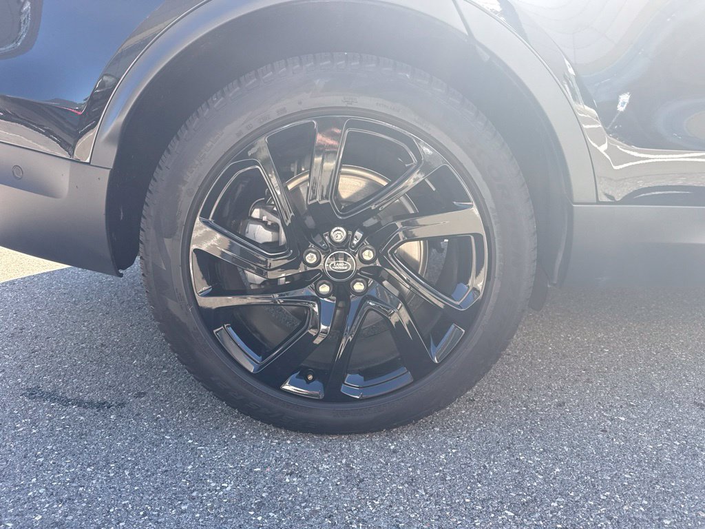 Certified 2025 Land Rover Discovery S AWD/4WD image 5