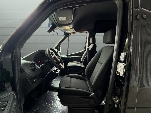 Used 2024 Mercedes-Benz Sprinter 2500 image 8