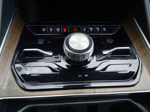 Used 2023 Jeep Grand Wagoneer L Series II AWD/4WD image 10