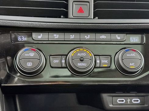 Certified 2023 Volkswagen Jetta SE w/ Panoramic Sunroof Package FWD image 14