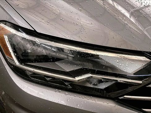 Used 2020 Volkswagen Jetta SE w/ SE Cold Weather Package image 27