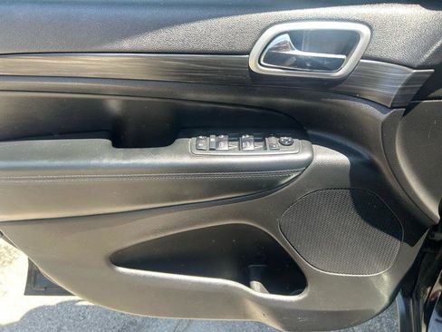 Used 2019 Jeep Grand Cherokee Laredo RWD image 7