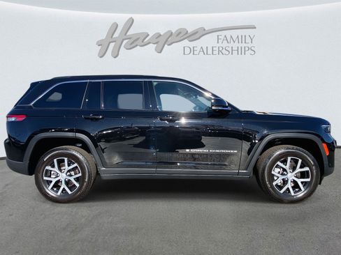 Used 2024 Jeep Grand Cherokee Limited w/ Luxury Tech Group II RWD image 2