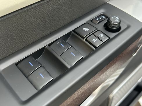 Used 2024 Toyota Tundra Capstone AWD/4WD image 16