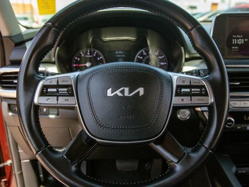 Used 2022 Kia Telluride LX FWD image 18