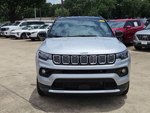 Used 2025 Jeep Compass Limited AWD/4WD image 10