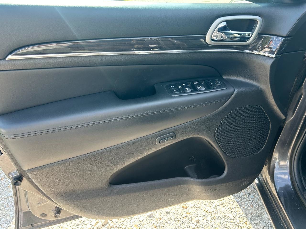 Used 2018 Jeep Grand Cherokee Overland AWD/4WD image 28