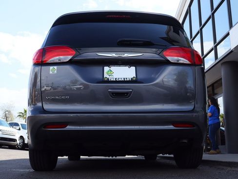 Used 2021 Chrysler Voyager Lxi image 10
