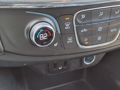 Used 2018 Chevrolet Traverse LT image 12