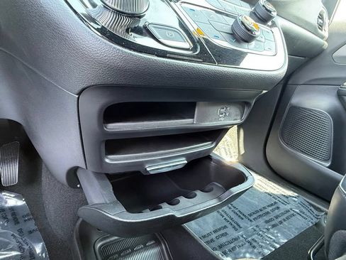Used 2026 Chrysler Pacifica Select FWD image 30