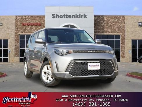 Used 2023 Kia Soul LX w/ Option Group 015 FWD image 1