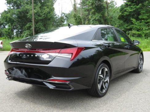 Used 2023 Hyundai Elantra Limited FWD image 5