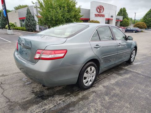 Used 2011 Toyota Camry LE FWD image 4