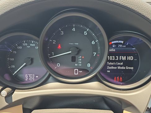 Certified 2025 Porsche Macan AWD/4WD image 6
