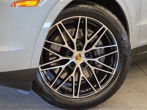 Certified 2024 Porsche Cayenne AWD/4WD image 23