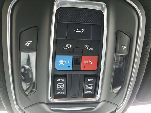 Used 2023 Jeep Grand Cherokee Altitude image 32