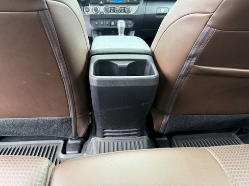 Used 2023 Toyota Tacoma Limited image 27